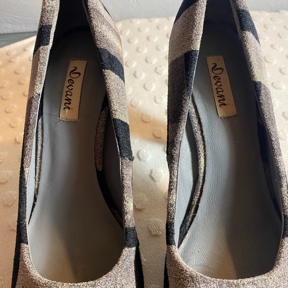 DEVANI Vintage Grey and Black Plaid Heel - Picture 3 of 16